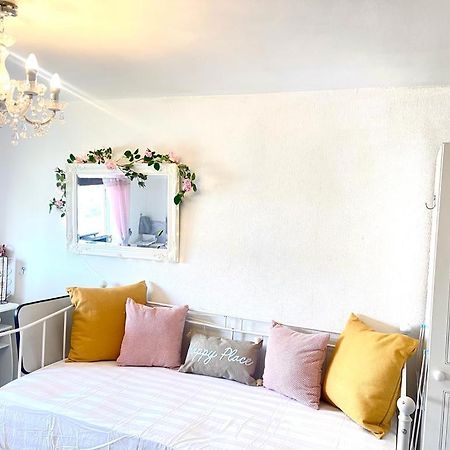 Happy Place With Kitchenette- Female Only Λονδίνο Εξωτερικό φωτογραφία