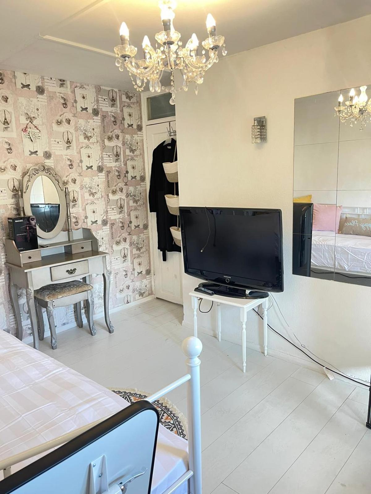 Happy Place With Kitchenette- Female Only Λονδίνο Εξωτερικό φωτογραφία